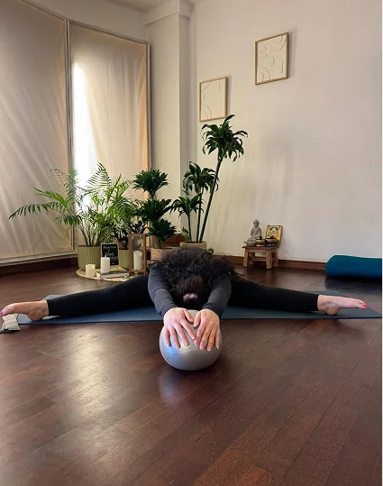 Chiara  haciendo yoguilates